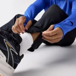 BROOKS Men's Momentum Thermal Pant (001 - Black) -TCRunning Shop 211567 001 d1 momentum thermal pant 2 mens thermal running pants