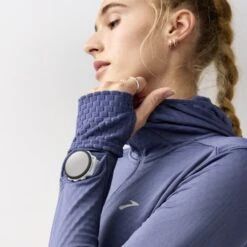 BROOKS Women's Notch Thermal Hoodie 3.0 (414 - Nightshadow) -TCRunning Shop 221738 414 d1 notch thermal hoodie 3 womens running hoodie