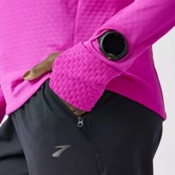 BROOKS Women's Notch Thermal Hoodie 3.0 (588 - Magenta) -TCRunning Shop 221738 588 d1 notch thermal hoodie 3 womens running hoodie