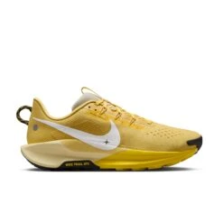 Nike Men’s React Pegasus Trail 5 (700 - Saturn Gold/White-Lightening-Alabaster)