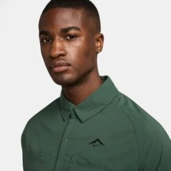 Nike Men's Trail Dri-FIT UV Running Button-Up Shirt (323 - Fir/Fir/Black) -TCRunning Shop AURORA HV2164 323 PHSYM001 2000