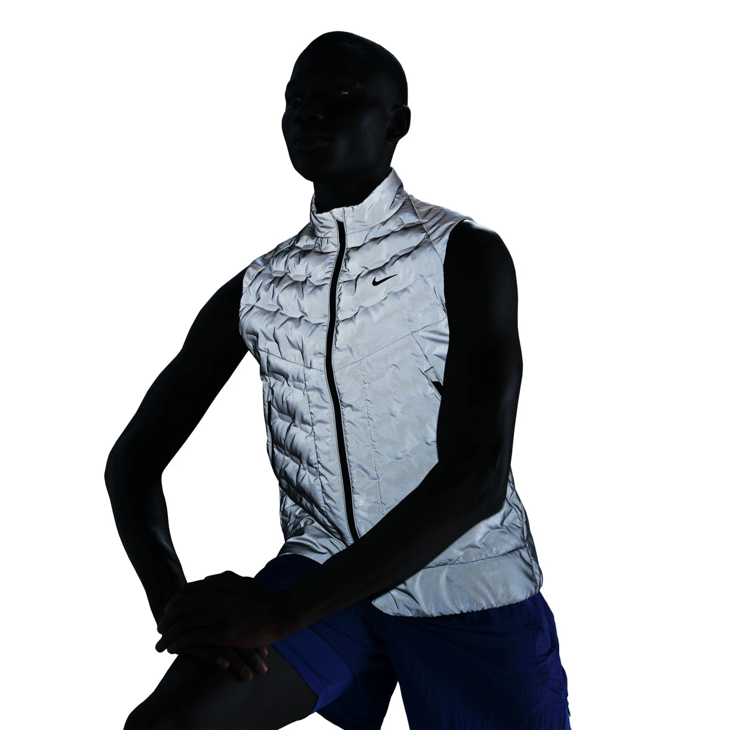 Nike Men's Therma-FIT ADV Reflective Vest (027 - Reflective Silver/Reflective Black) 2 Nike Men's Therma-FIT ADV Reflective Vest (027 - Reflective Silver/Reflective Black) - Image 2