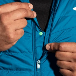 BROOKS Men's Shield Hybrid Jacket 2.0 (474 - Dark Ocean) -TCRunning Shop IMG 4187