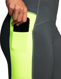 BROOKS Women’s Run Visible Thermal Tight (044 - Asphalt/Nightlife) 12 BROOKS Women’s Run Visible Thermal Tight (044 - Asphalt/Nightlife) -TCRunning Shop IMG 4305