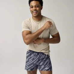 BROOKS Men's Journey 5" Short (068 - Strider) -TCRunning Shop Image221 7803bd3e bcc5 4055 8c22 2bb3bacf4d77