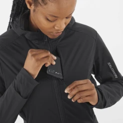 Salomon Women's Light Shell Jacket (Deep Black) 9 Salomon Women's Light Shell Jacket (Deep Black) -TCRunning Shop LC2155200 5 MOD lightshelljkt deepblack chestpocket w