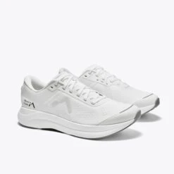 Women's P1 (White) -TCRunning Shop detail P1 white 003 3x 011bc138 468c 4ce1 9de2 f2edc7b28f2c 1